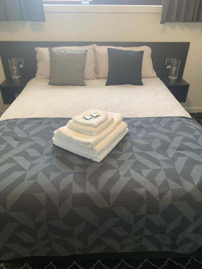 Queens Arms Hotel Longford Kültér fotó