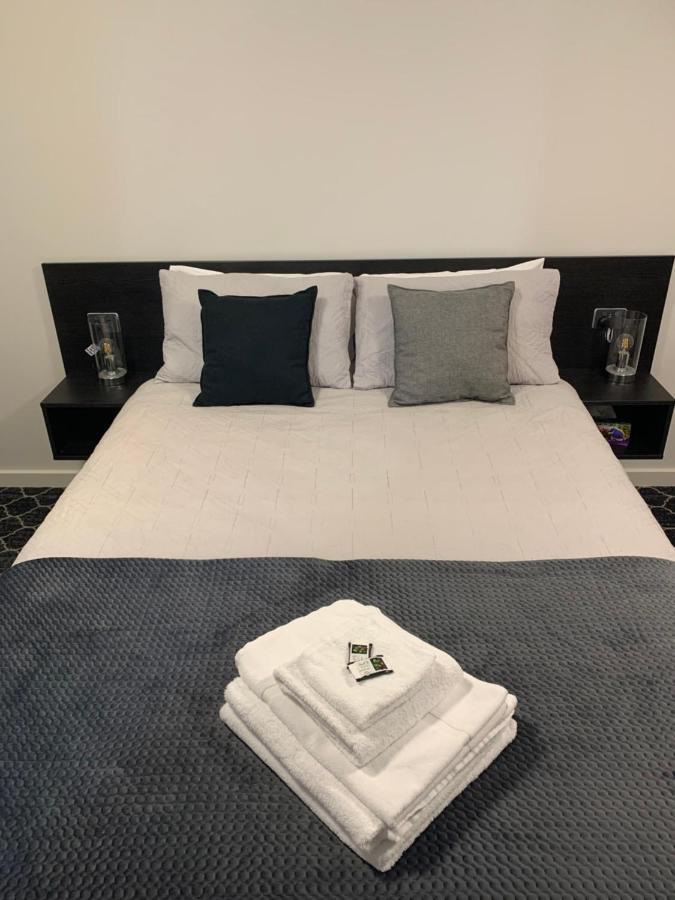 Queens Arms Hotel Longford Kültér fotó