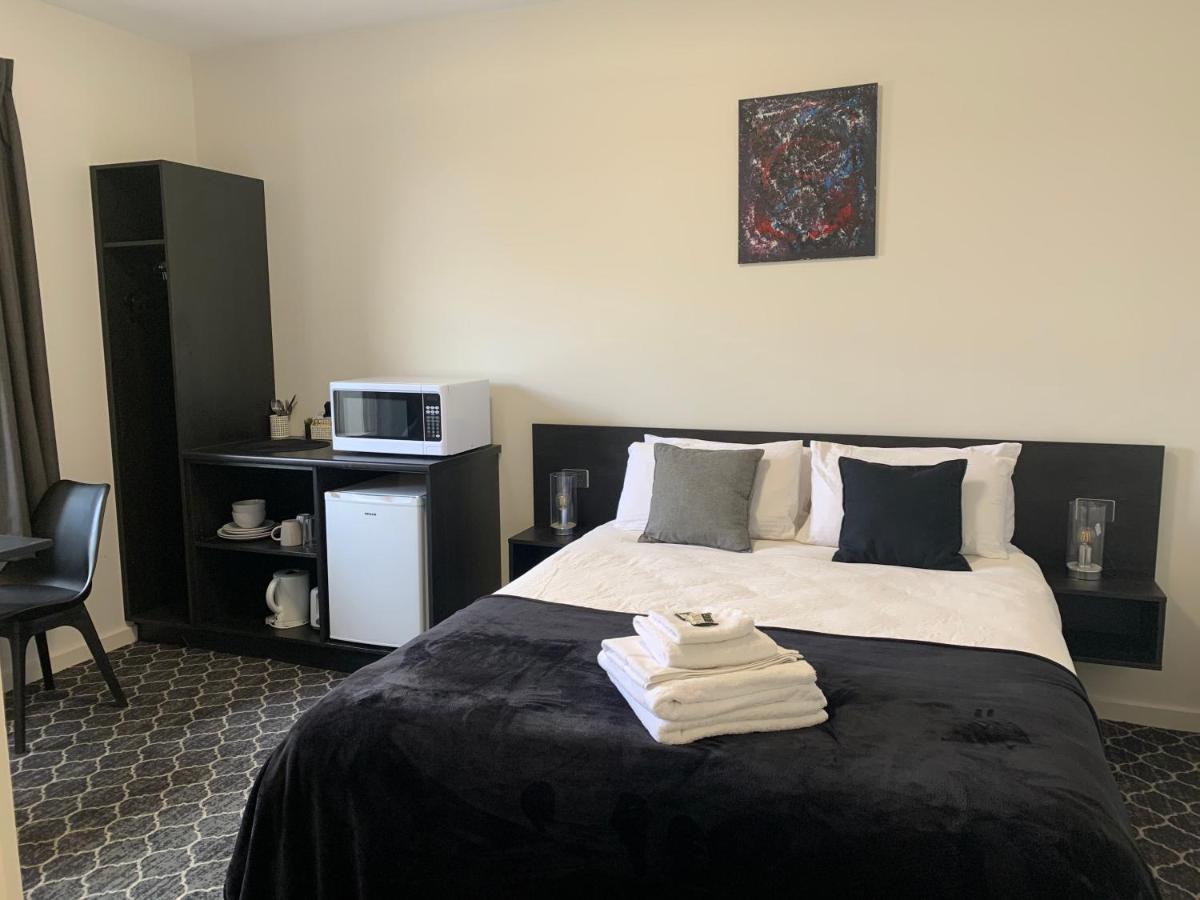 Queens Arms Hotel Longford Kültér fotó