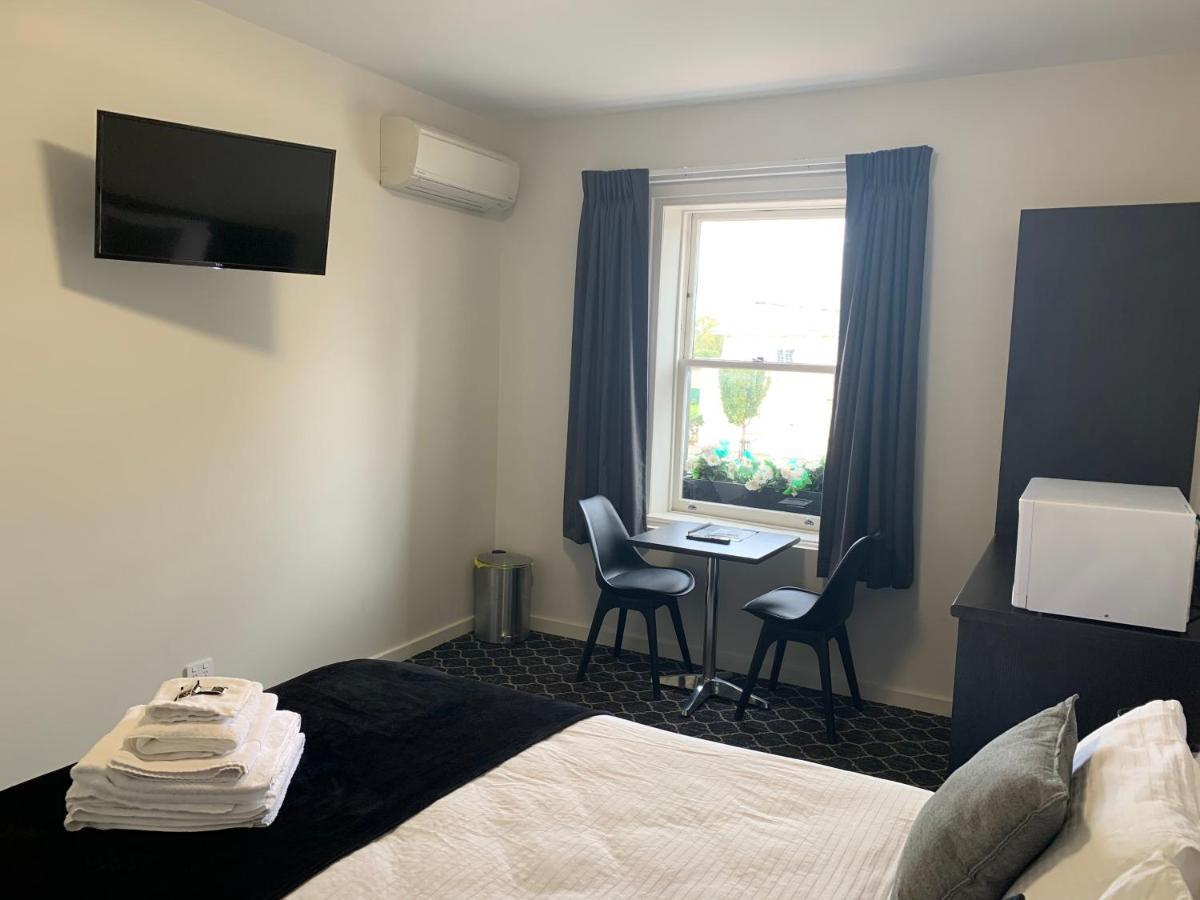 Queens Arms Hotel Longford Kültér fotó
