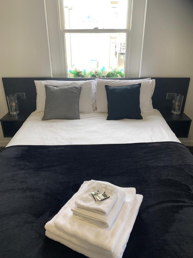 Queens Arms Hotel Longford Kültér fotó